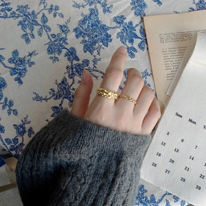 Set of 2 irregular gold plated rings with textured finish and twisted rope design