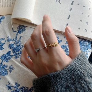 Minimalist 925 sterling silver leaf open rings in gold and silver finish on hand