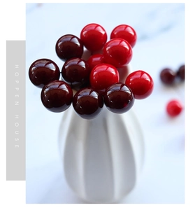 Bacche artificiali rosse lucide da 16mm in vaso bianco per decorazioni natalizie casa