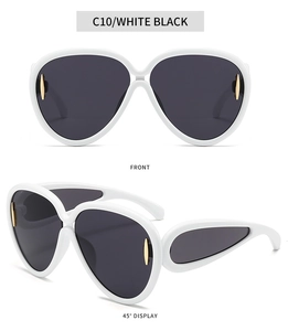 Vues détaillées de lunettes de soleil blanches oversize avec accents en métal doré