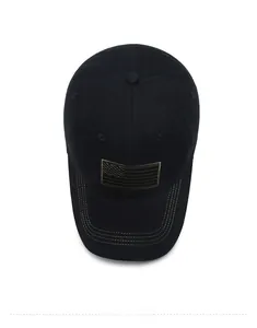Vue de dessus d'une casquette de baseball en coton noir avec coutures contrastées sur le bord