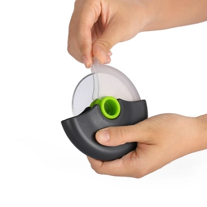 Handheld stainless steel pizza cutter wheel with protective cover and ergonomic grip