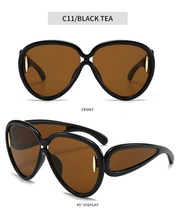 Détails de lunettes de soleil oversize avec monture noire et rivets dorés élégants