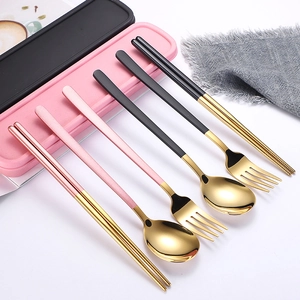 Portable 304 stainless steel cutlery set with pink and black handles in golden finish