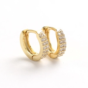 Boucles d'oreilles créoles en argent 925 avec des zircons cubiques brillants