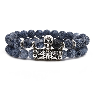 Double-layer beaded bracelet with cracked agate stones and silver crowned skull charm