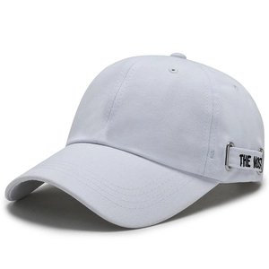 Casquette de baseball en coton blanc avec sangle brodée THE MOST et boucle métallique