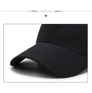 Vue détaillée de la visière de casquette avec coutures renforcées et structure de maintien