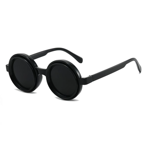 Retro Sonnenbrille mit dickem rundem Rahmen und schwarzen UV-geschützten Gläsern