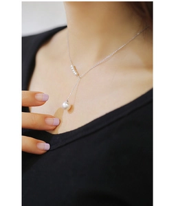 Elegant 925 sterling silver necklace featuring a large pearl pendant and four small pearls