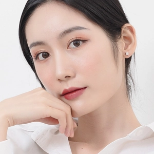 925 sterling silver square zircon stud earrings worn by a model in a minimalist style