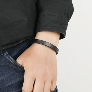 Minimalist black leather bracelet for men and women with secure magnetic alloy clasp