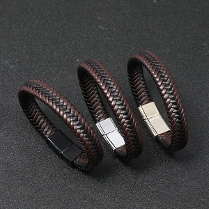 Bracciali in pelle intrecciata da uomo con chiusura magnetica in lega neri e marroni