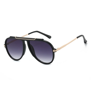 Classic pilot sunglasses with black frame, purple gradient lenses and gold metal temples