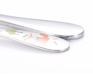 Detailed view of 304 stainless steel cutlery handle with colorful cartoon fox pattern