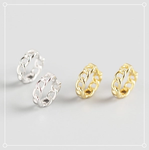 Detailed view of dual-color chain style hoop earrings in polished gold and silver finishes