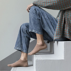 Men's breathable low-cut ankle socks in brown knit fabric for casual summer wear