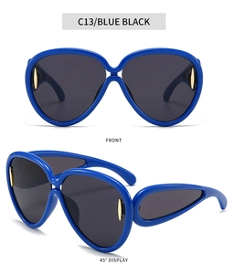 Vues frontale et à 45 degrés de lunettes de soleil bleues avec détails dorés
