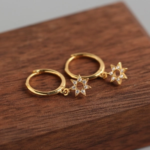 Detailed close-up of S925 sterling silver star-shaped earrings with diamond inlay