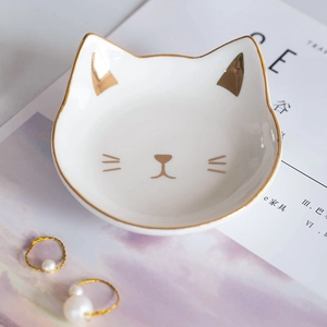 Nordic white ceramic cat jewelry tray with elegant gold accents for desktop storage