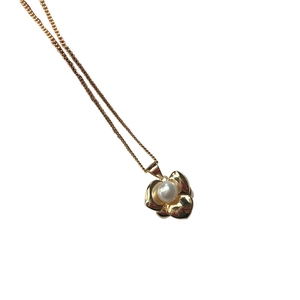 Elegant gold S925 silver necklace featuring a flower petal pendant and a white pearl accent