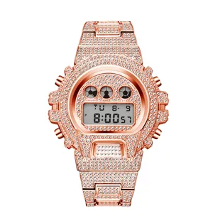 Montre numérique de luxe en or rose avec sertissage de diamants et affichage à trois yeux