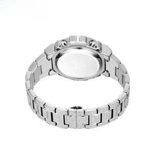 Détails du boîtier de montre en acier argenté serti de diamants et bracelet