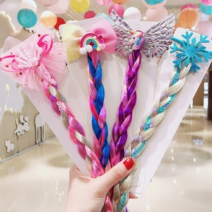 Détails de quatre pinces à cheveux tressées licorne colorées avec nœuds et flocons