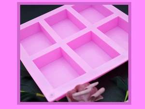 Detalle del molde de silicona rosa con 6 cavidades rectangulares para jabón y repostería