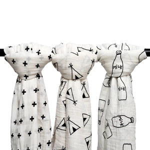 Lot de 3 langes en mousseline pour bébé avec motifs croix, tente et bouteille de lait