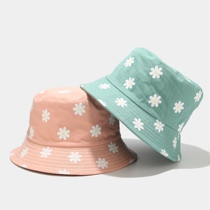 Reversible daisy floral sun hats for women in pink and green cotton canvas fabric