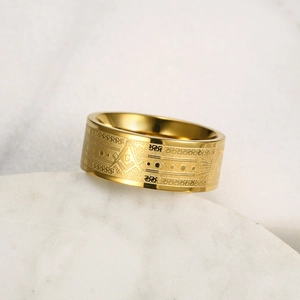 Anello massonico da 8mm in acciaio inossidabile dorato con incisione dell'occhio