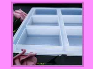 Detalle del molde de silicona de 6 cavidades rectangulares para jabón y repostería