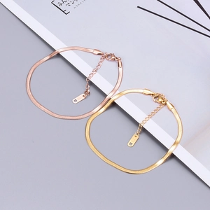 Elegantes pulseras de cadena de serpiente plana en oro de 18K y oro rosa con cierre de mosquetón