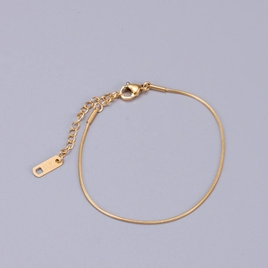 Detail of rose gold snake chain with lobster clasp and K18 hallmark tag on extender