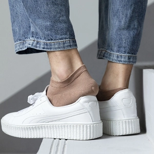 Men's breathable light brown cotton ankle socks paired with white platform sneakers