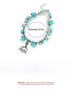 Vue détaillée du bracelet de cheville double avec perles turquoise et pendentif éléphant