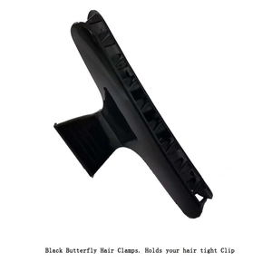 Dettaglio di una pinza per capelli a farfalla nera da 8 cm per lo styling professionale