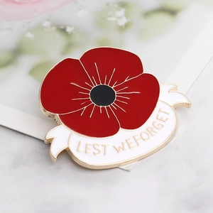 Mohnblume Emaille Anstecknadel Brosche, rote Blüte mit Metallband für Veteranen Gedenken.