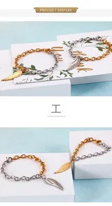 Détail du bracelet avec pendentif plume bicolore or et argent avec chaîne en O et fermoir