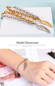 Détails du bracelet chaîne à maillons en acier inoxydable avec pendentif plume bicolore