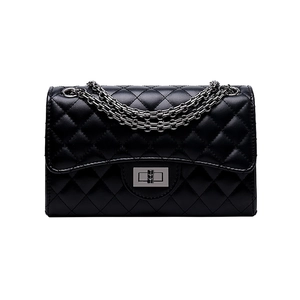 Borsa a tracolla classica trapuntata nera con catena in metallo argento e chiusura a scatto