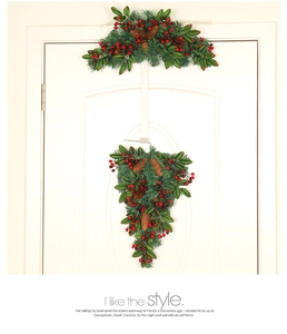 Weihnachts-Türbehang-Set mit künstlichen Kiefernnadeln, roten Beeren und echten Zapfen