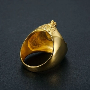 Anello da uomo con faraone egiziano in acciaio al titanio placcato oro lucido e brillante