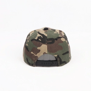 Detail view of the jungle camouflage snapback cap showing the adjustable plastic strap
