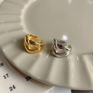 Minimalist 925 sterling silver chunky overlapping ring in gold and silver finish