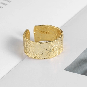 Minimalist S925 sterling silver hammered gold ring with vintage irregular texture