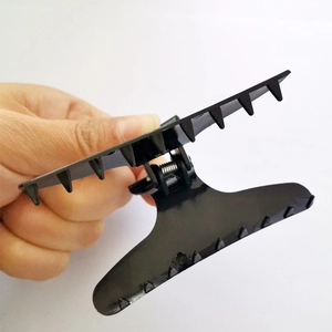 Pinza per capelli a farfalla nera con design multi-dente per lo styling, grande 8 cm