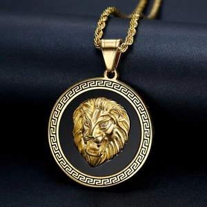 Luxury hip-hop lion head pendant in gold-plated titanium steel with sparkly rhinestones