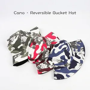 Bobs réversibles rétro à motif camouflage en coton sergé vert, rouge et bleu